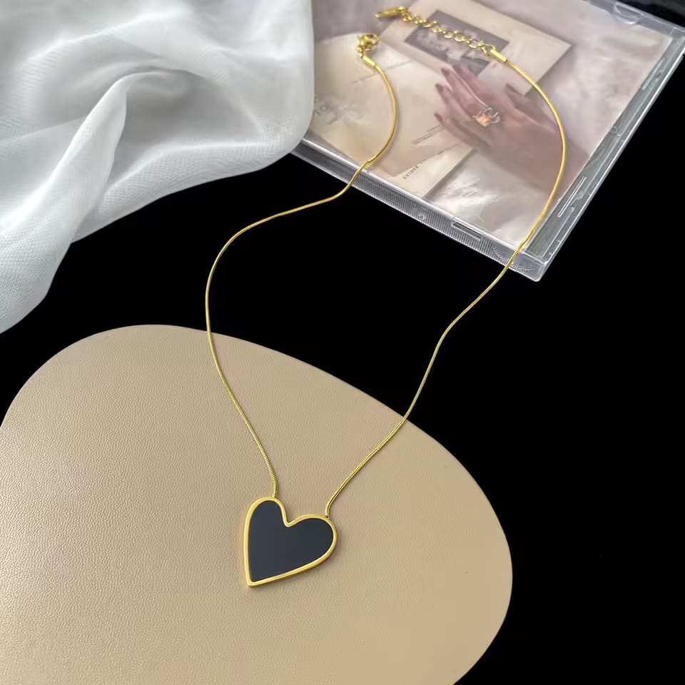 Black Big Heart Light Luxury Clavicle Chain