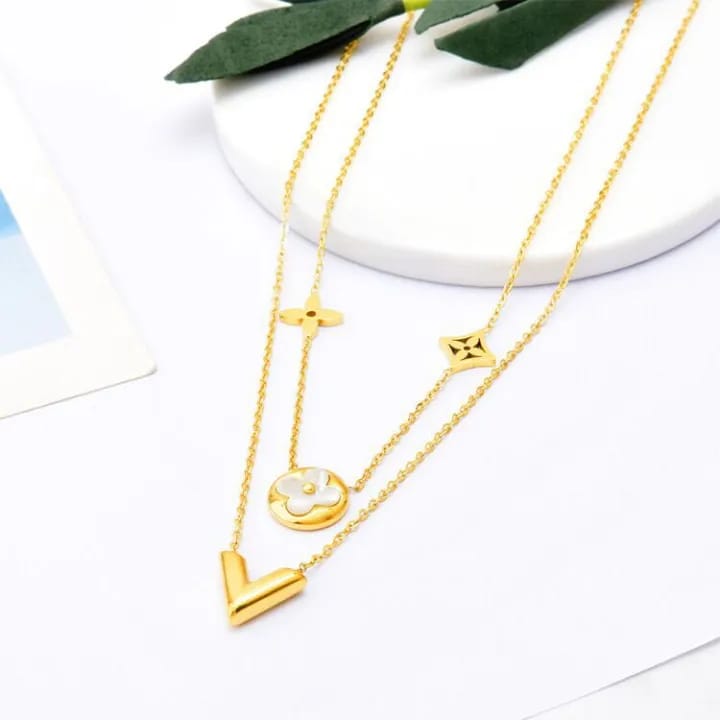 V Pendant Necklace Tassel Four-Leaf Clover Shell