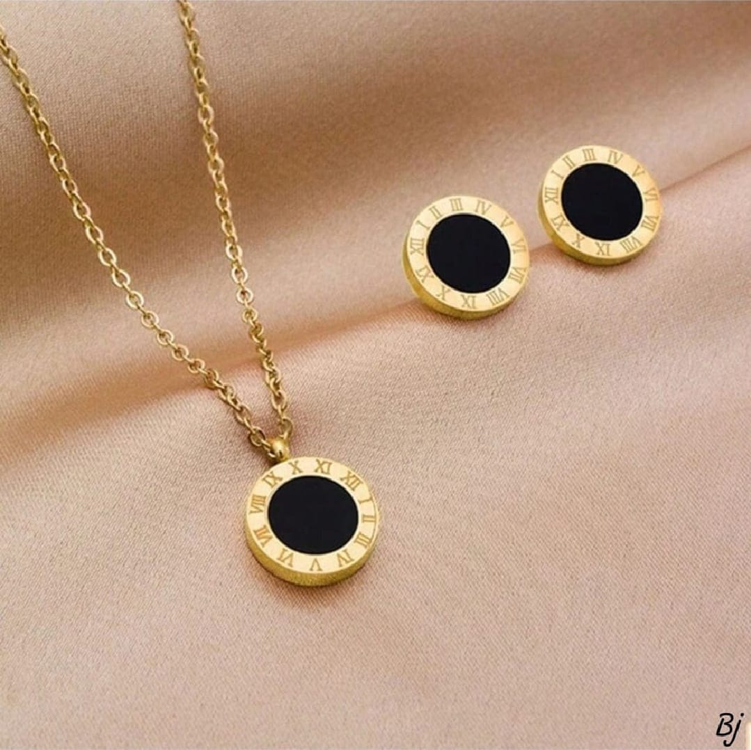 Round Black Acrylic Roman Set