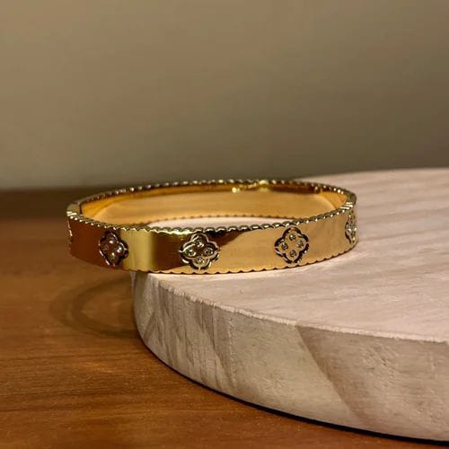 Classic Cubic Clover Bangle