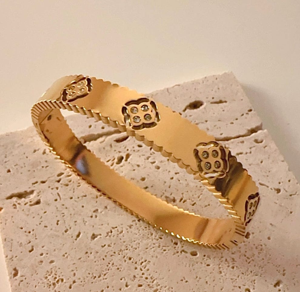 Classic Cubic Clover Bangle