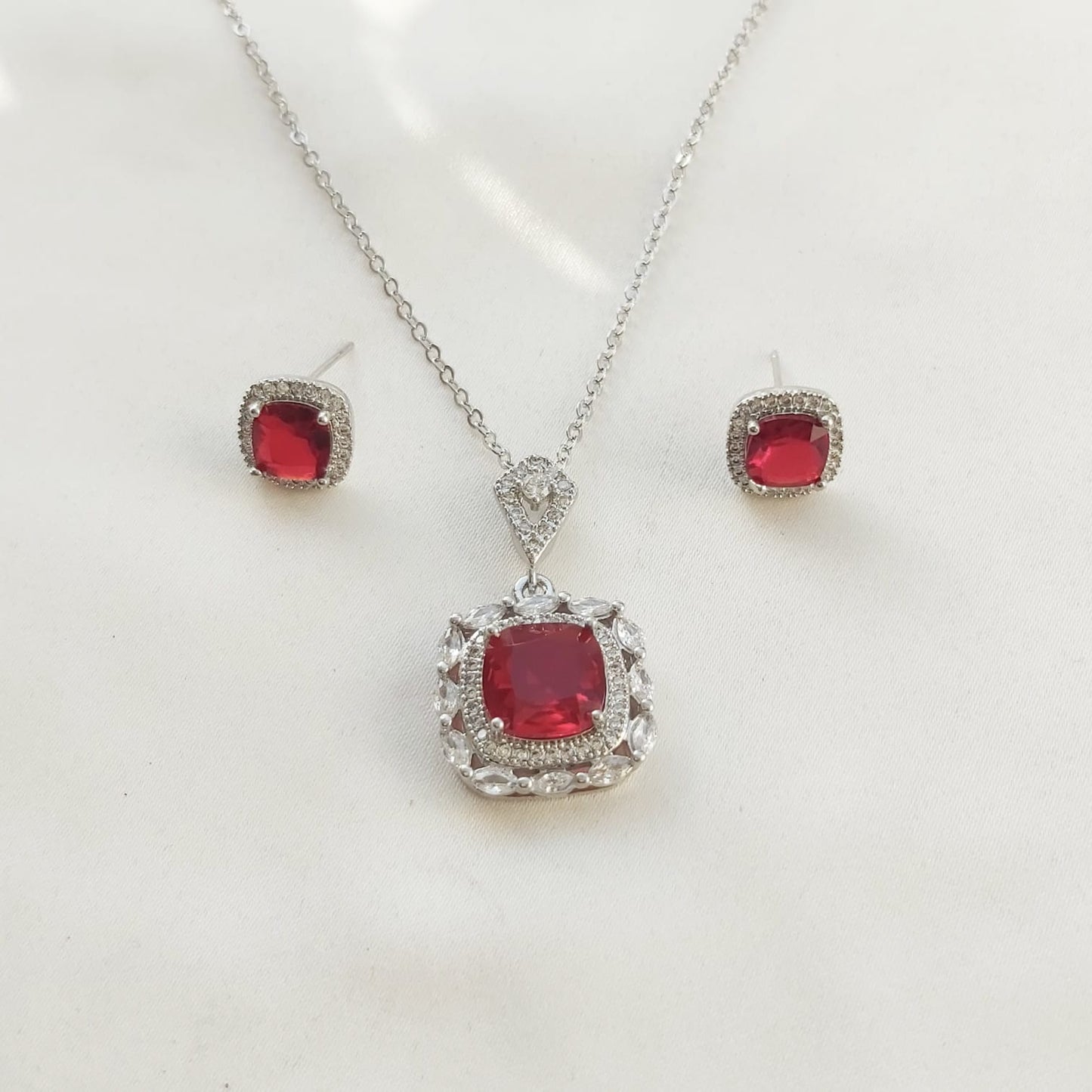 925 silver Zircon Cution Cut pendant set