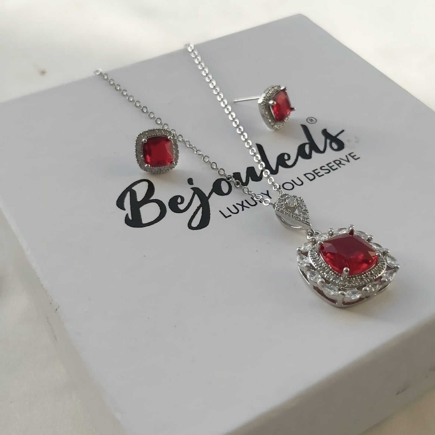 925 silver Zircon Cution Cut pendant set