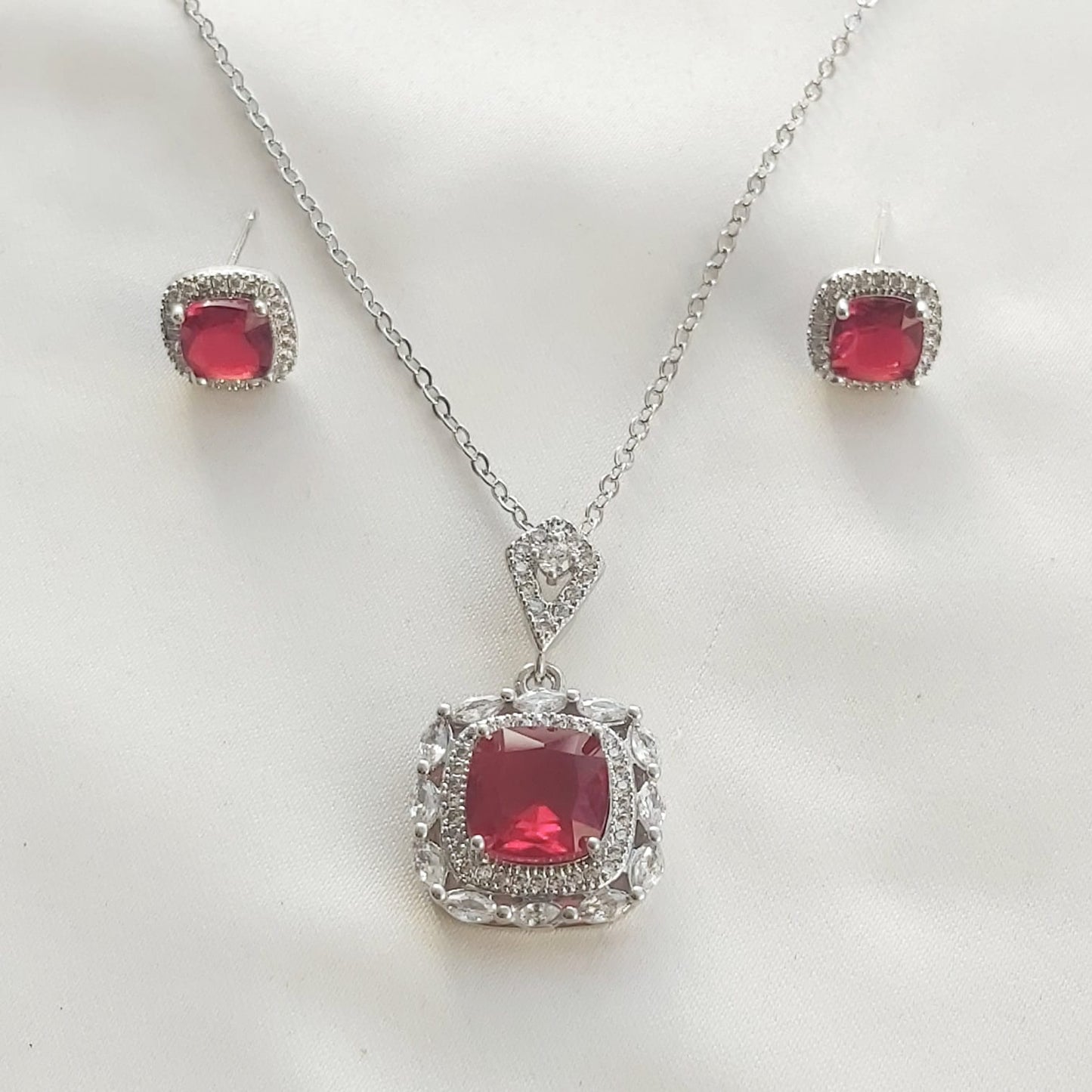925 silver Zircon Cution Cut pendant set