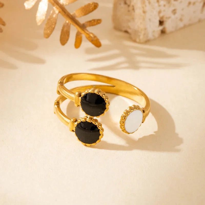 Classic three dots Ring