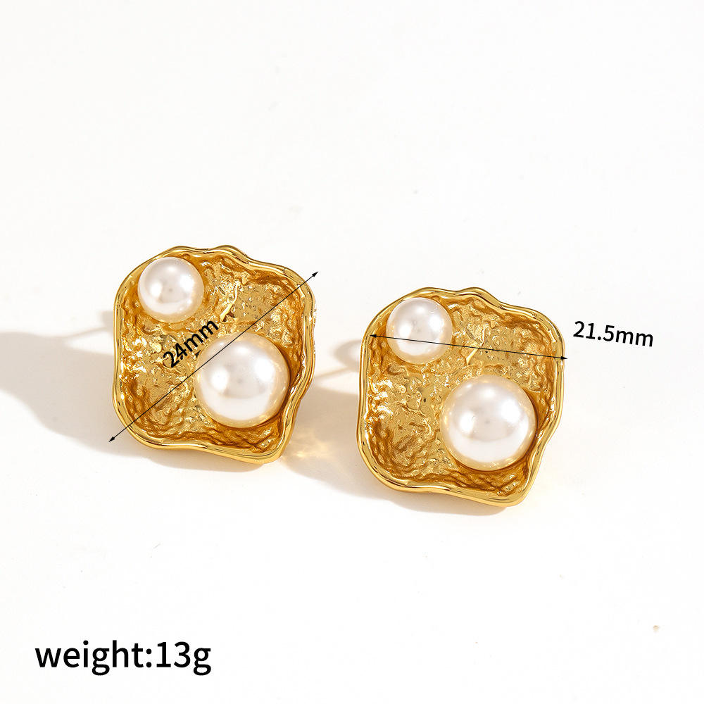 Arana Pearls Earring