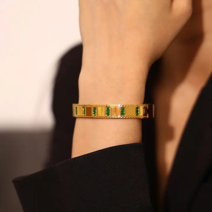 Vedanta Hand Cuff