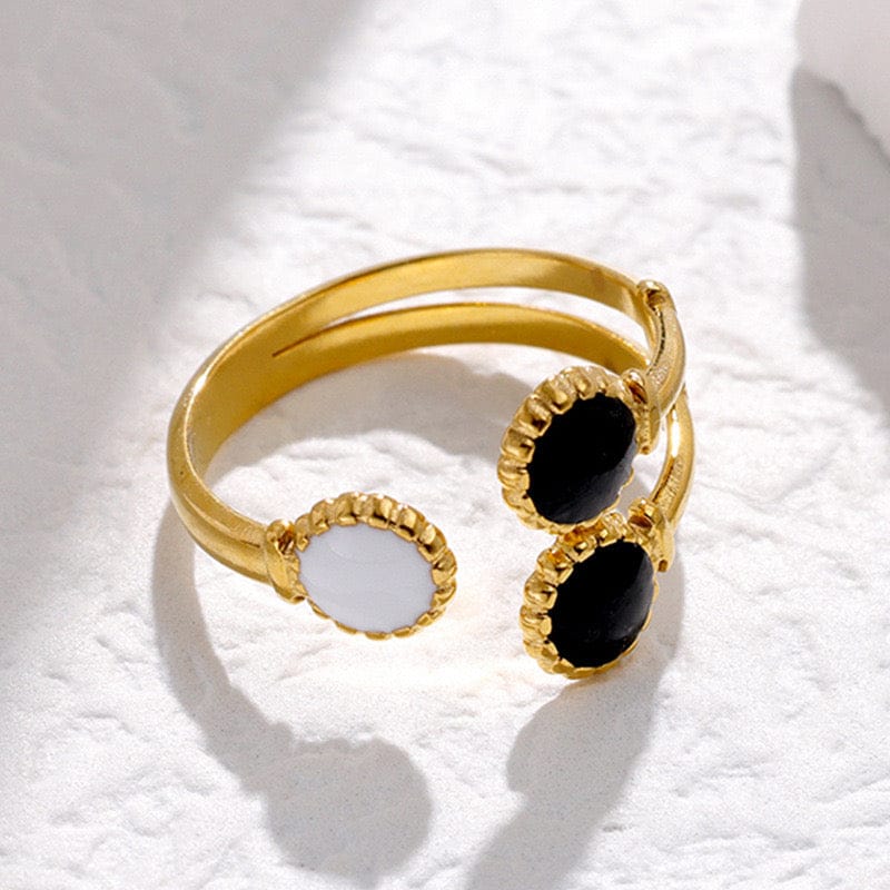 Classic three dots Ring