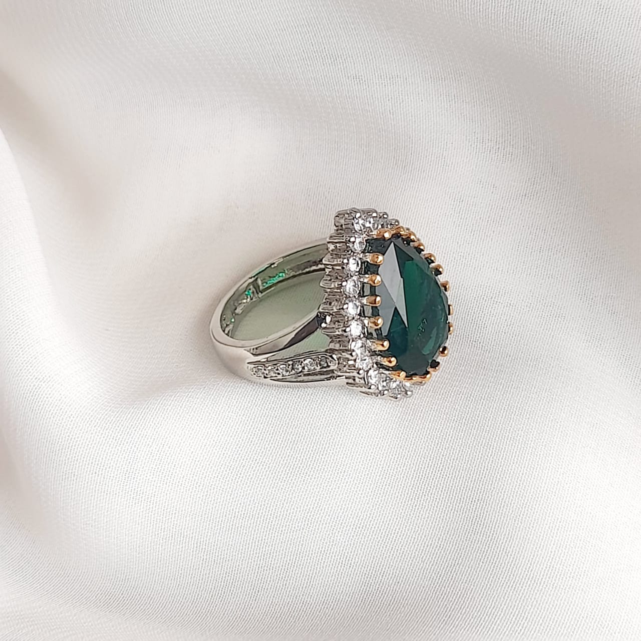 HURREM SULTAN PENDANT SET حریم سلطان لاکٹ سیٹ