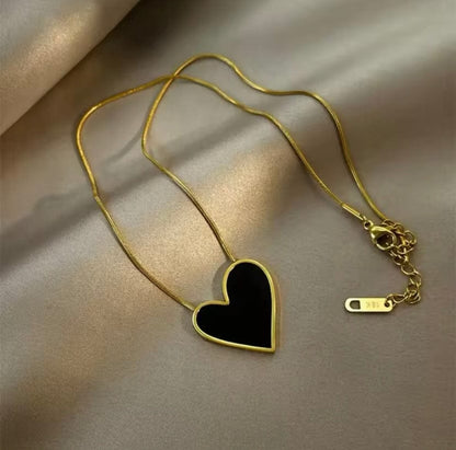 Black Big Heart Light Luxury Clavicle Chain