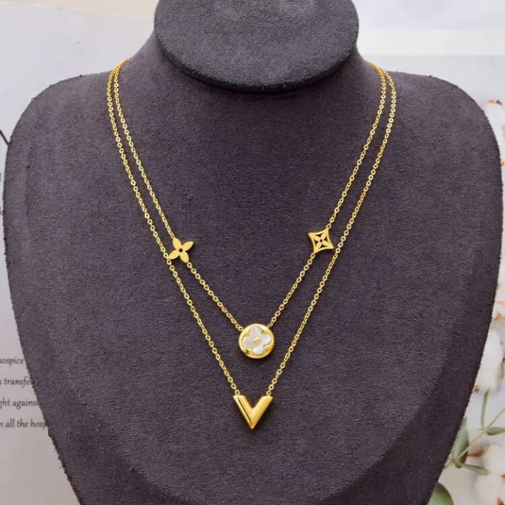V Pendant Necklace Tassel Four-Leaf Clover Shell