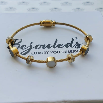 Magnetic Lock black & white shell Charm Bangle