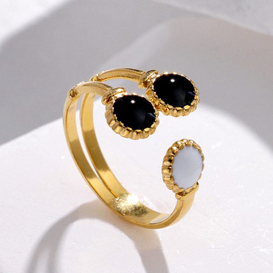 Classic three dots Ring